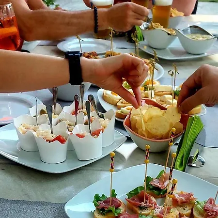 金鱼酒店 3* 韦尔巴尼亚